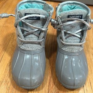 Sperry saltwater toddler duck boots. Gray/sparkle